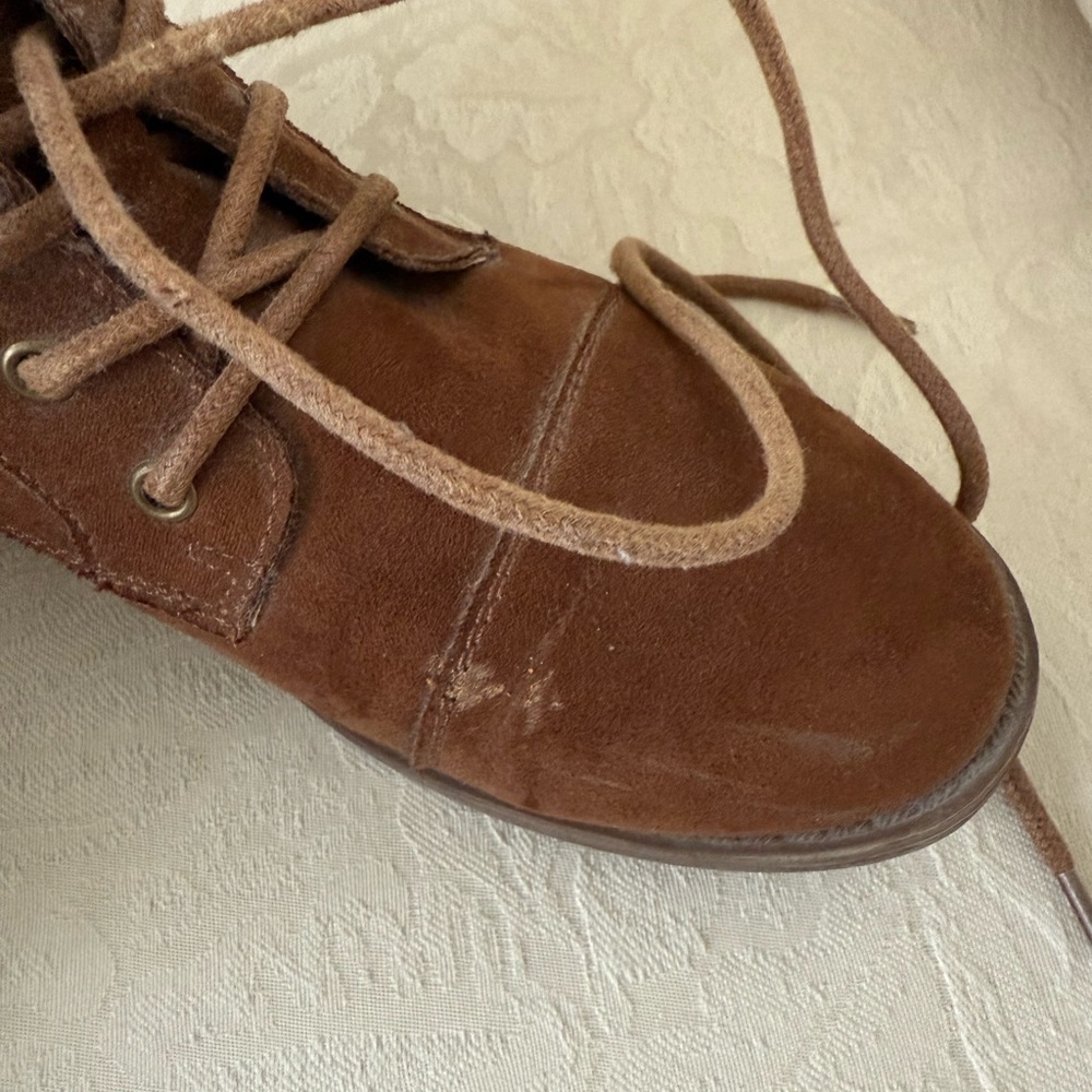 Cato Brown Lace-Up Boots with Classic Design - Picture 4 of 9